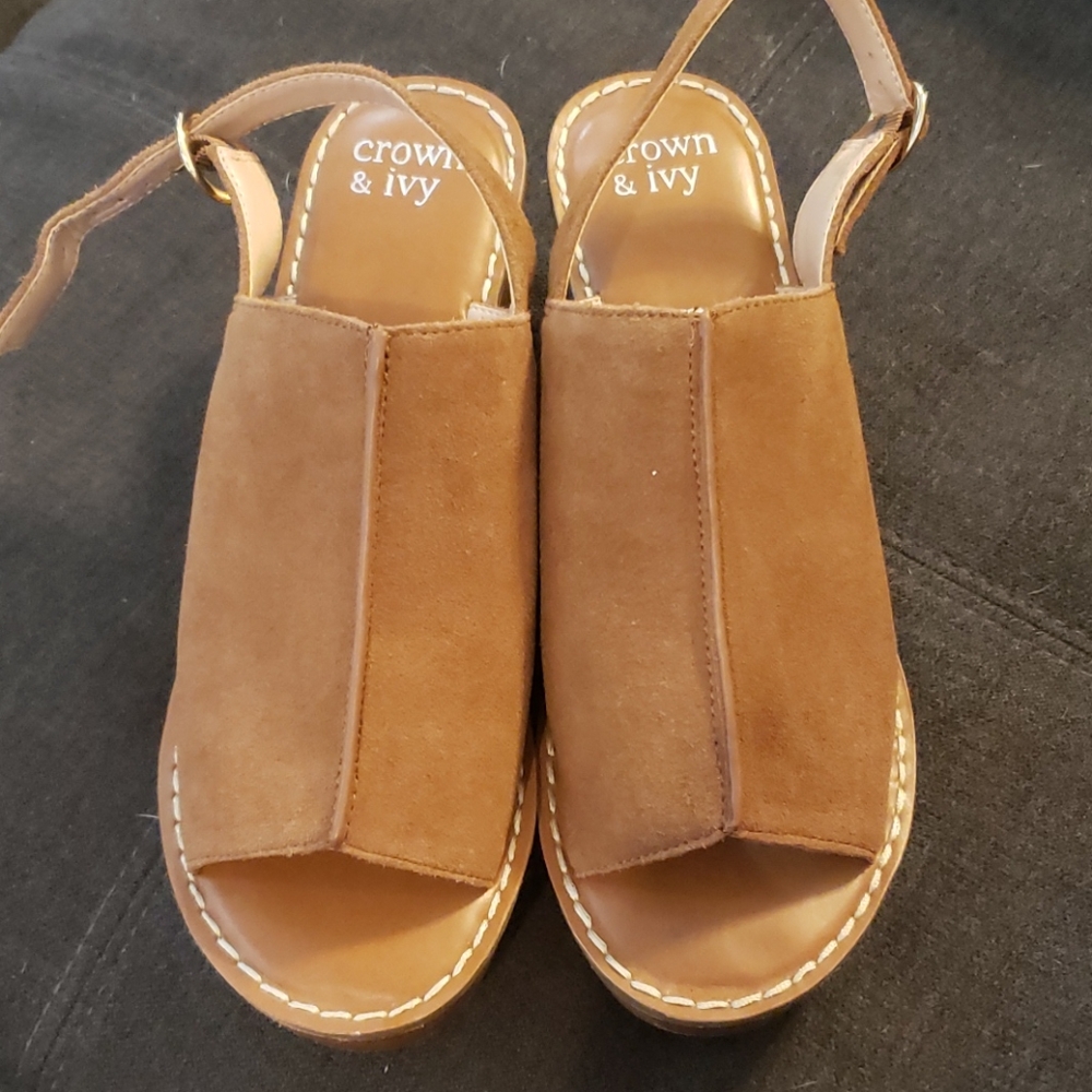 Crown & Ivy open toe wedges ladies size 6 brown